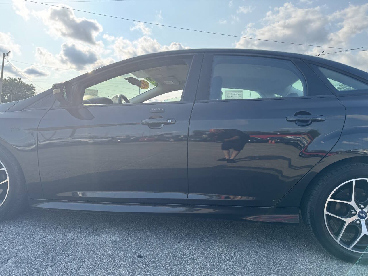 Used 2015 Ford Focus SE w/ SE Sport Package FWD image 9