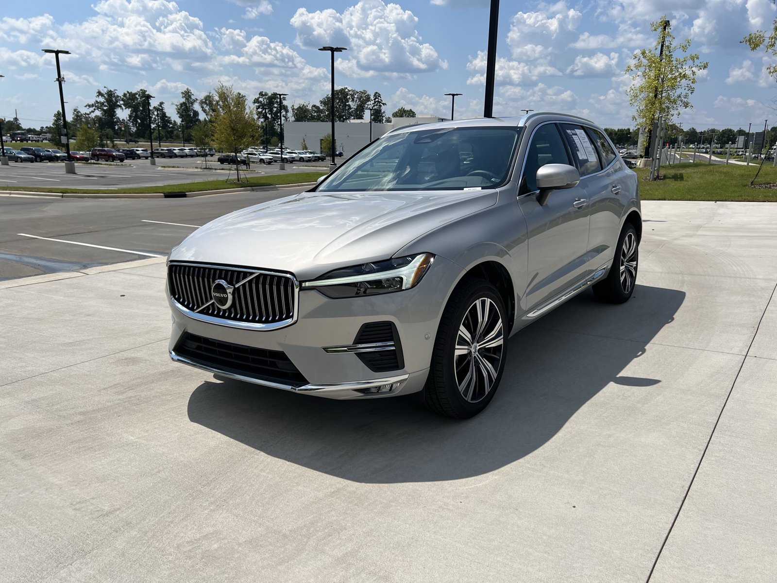 Used 2023 Volvo XC60 B5 Plus w/ Protection Package Premier FWD image 4