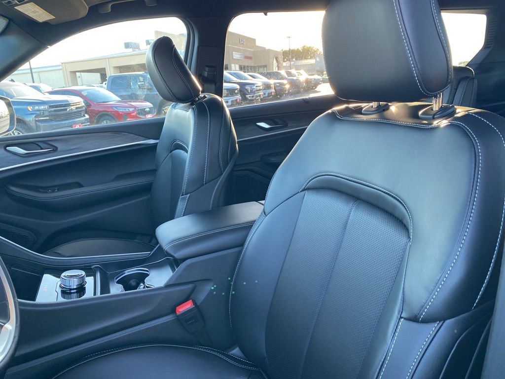 New 2025 Jeep Grand Cherokee L Limited w/ Luxury Tech Group II image 13