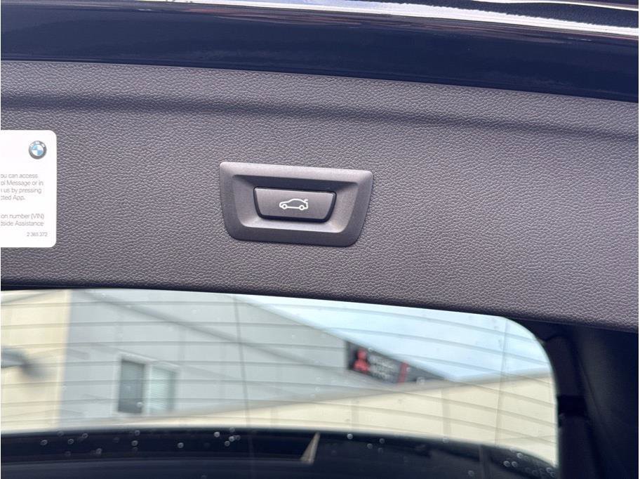 Used 2023 BMW iX xDrive50 w/ Sport Package image 31