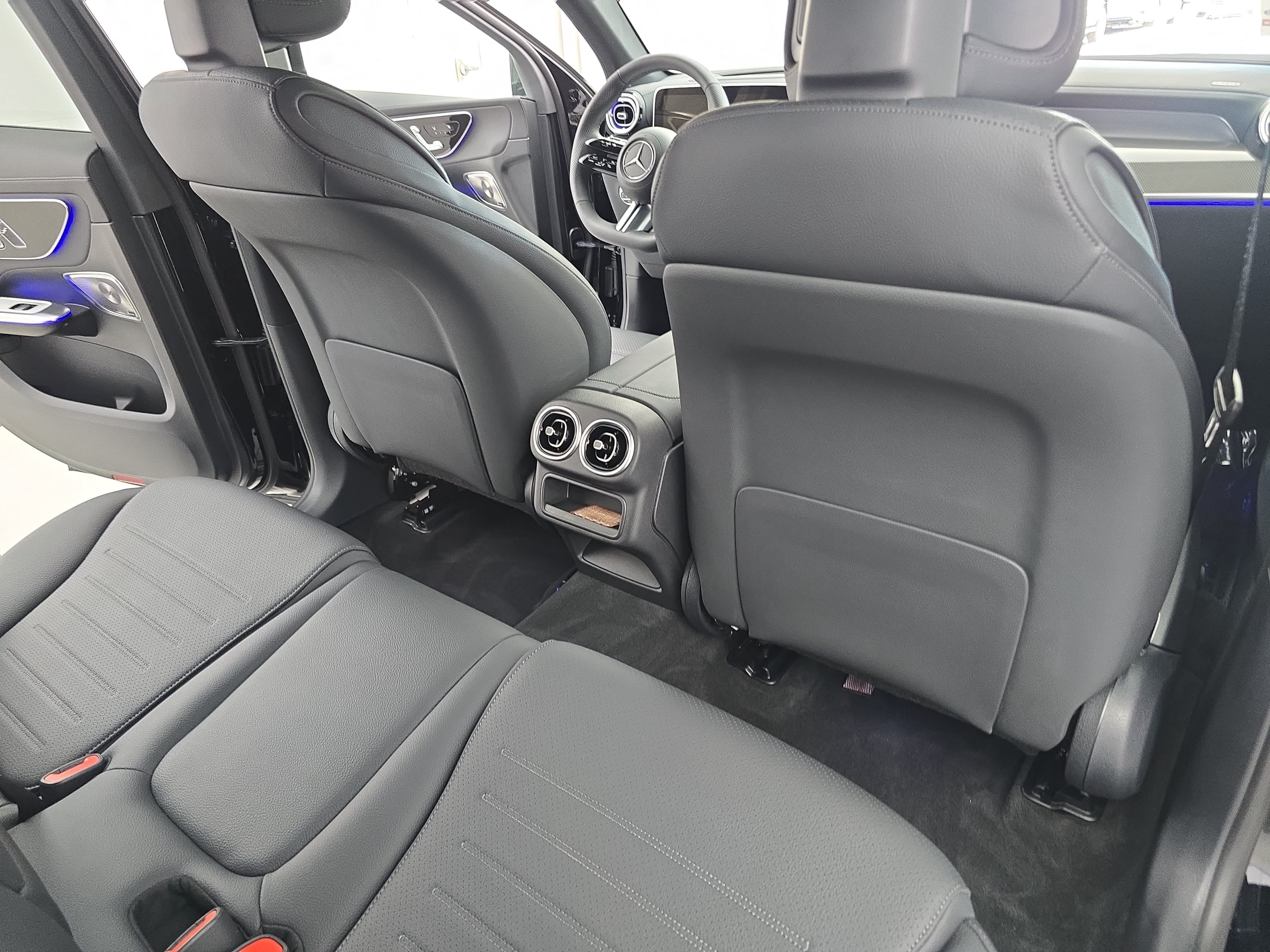 Used 2026 Mercedes-Benz GLC 300 4MATIC image 11