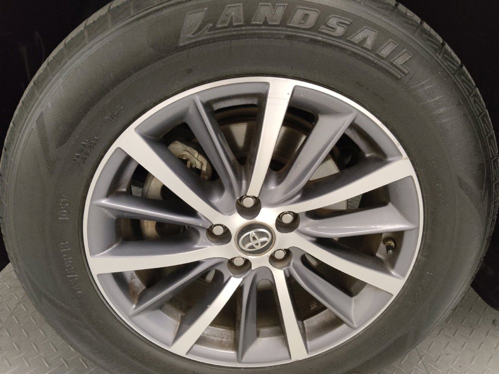 Used 2017 Toyota Highlander XLE image 31