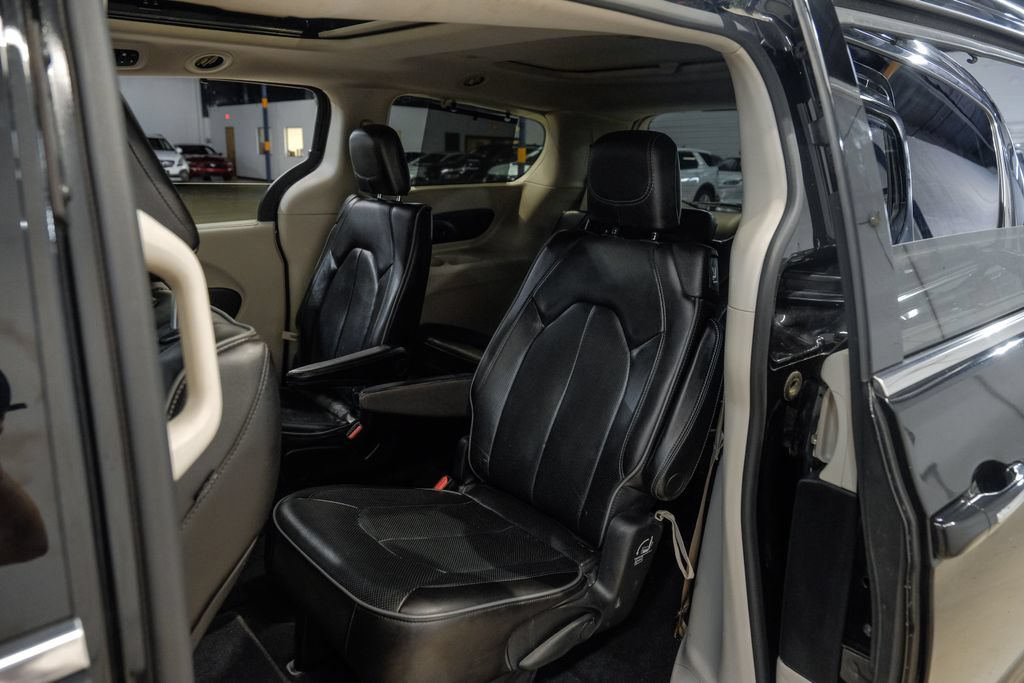 Used 2020 Chrysler Pacifica Limited FWD image 55