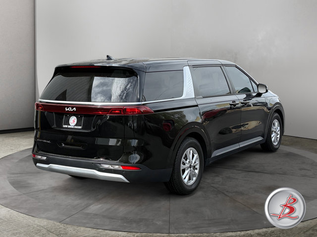 Used 2022 Kia Carnival LX image 4