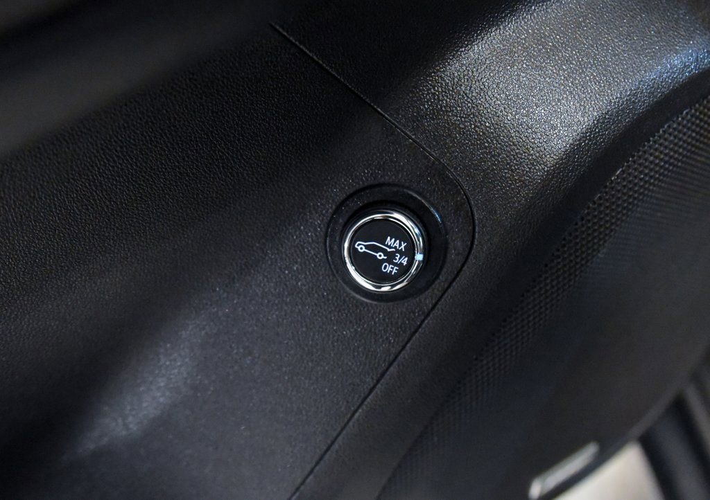 Used 2023 GMC Acadia SLT FWD image 16