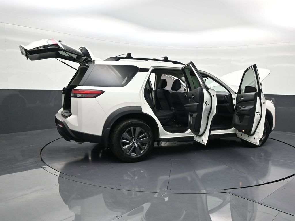 Used 2022 Nissan Pathfinder SV image 32