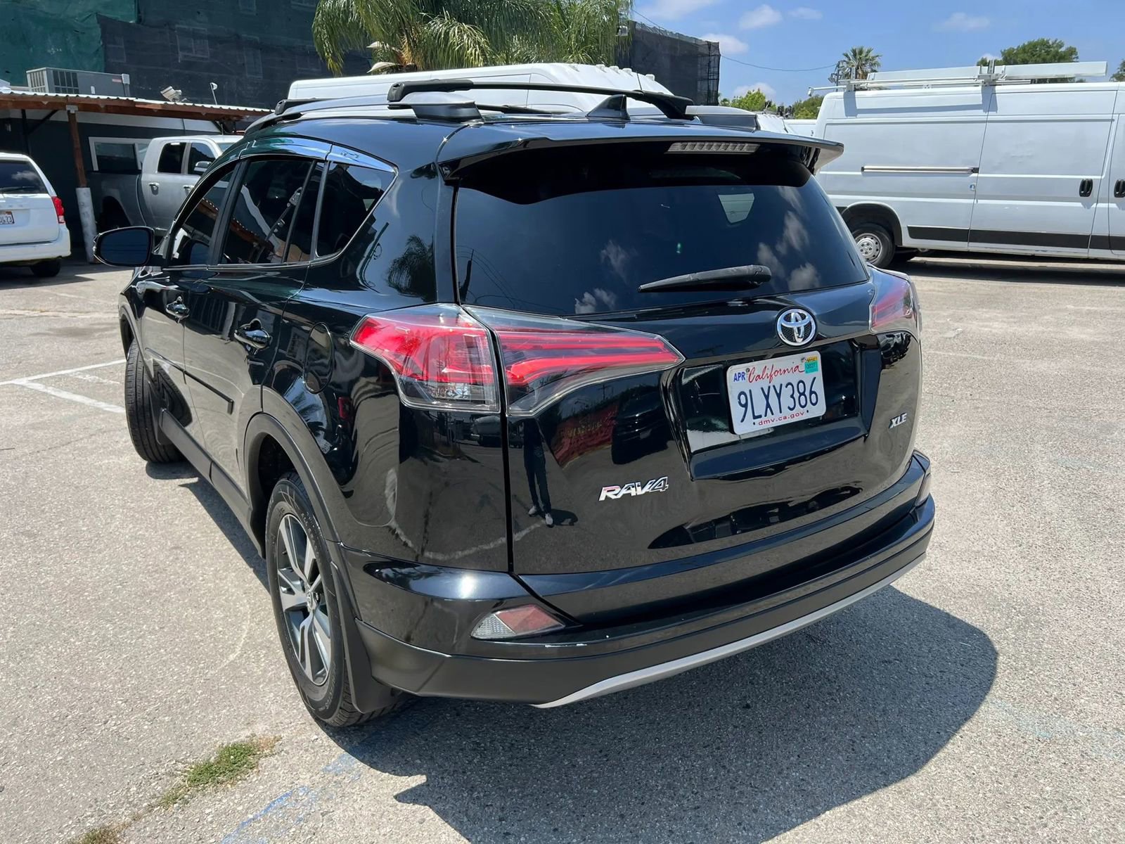 Used 2018 Toyota RAV4 XLE FWD image 7