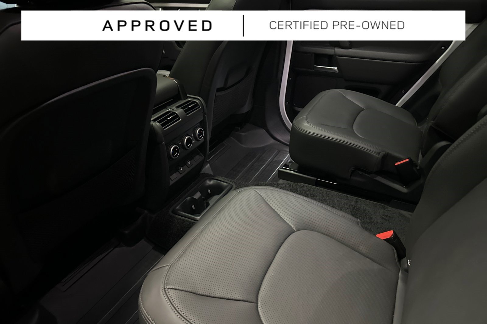 Used 2025 Land Rover Defender 130 X-Dynamic SE AWD/4WD image 28
