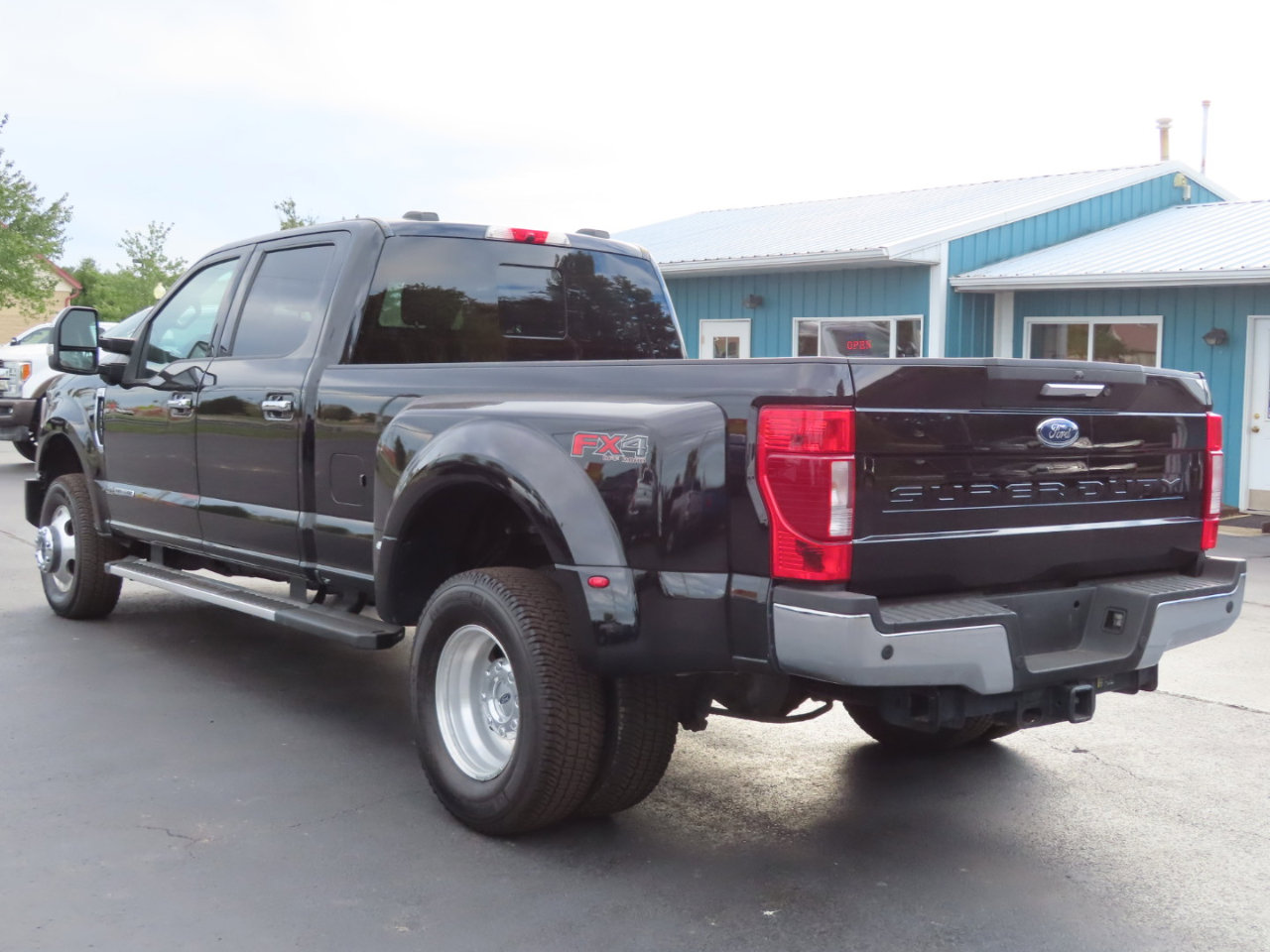 Used 2022 Ford F350 XLT w/ XLT Premium Package image 4