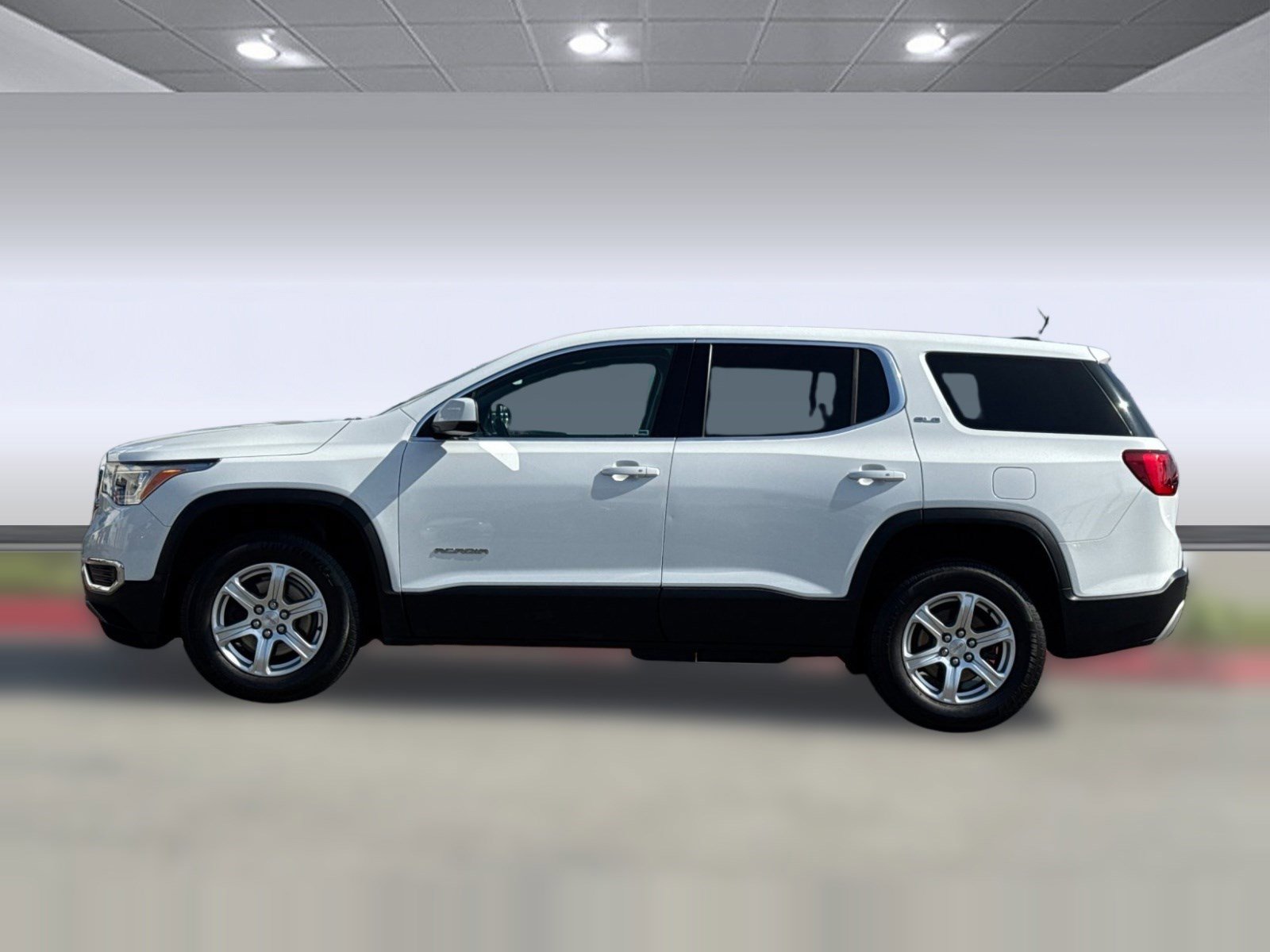 Used 2019 GMC Acadia SLE FWD image 2
