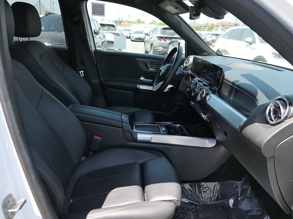 Used 2025 Mercedes-Benz GLB 250 4MATIC image 27