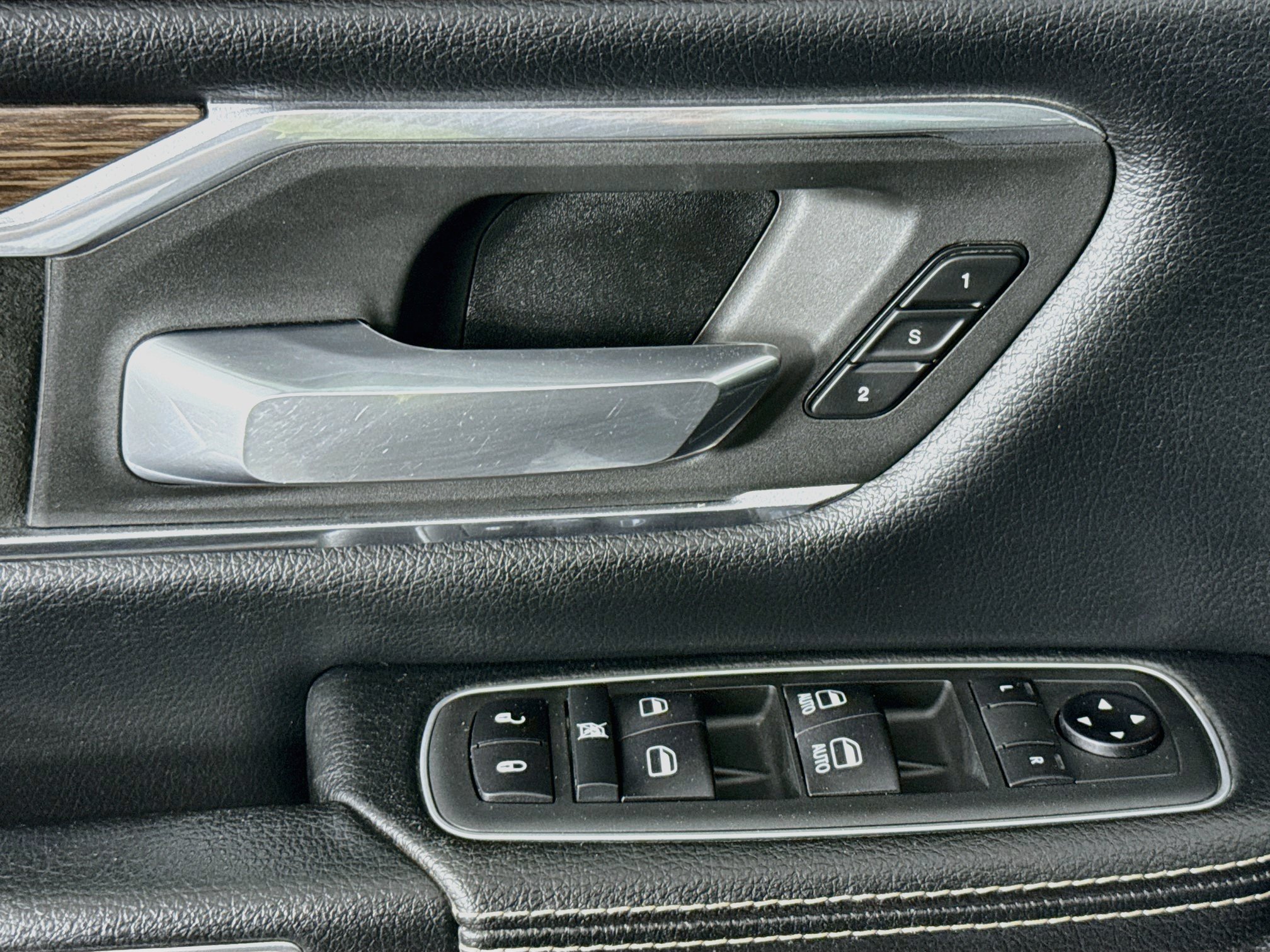 Used 2020 RAM 1500 Laramie AWD/4WD image 22