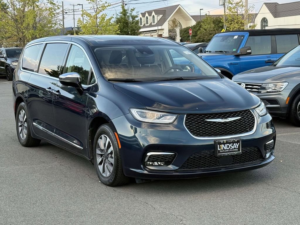 Used 2023 Chrysler Pacifica Limited