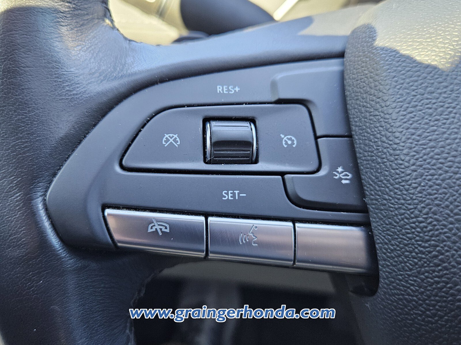 Used 2021 Cadillac XT4 Premium Luxury w/ Driver Awareness Package image 19