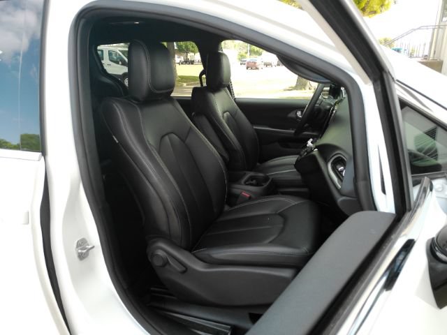 Used 2025 Chrysler Pacifica Select FWD image 22