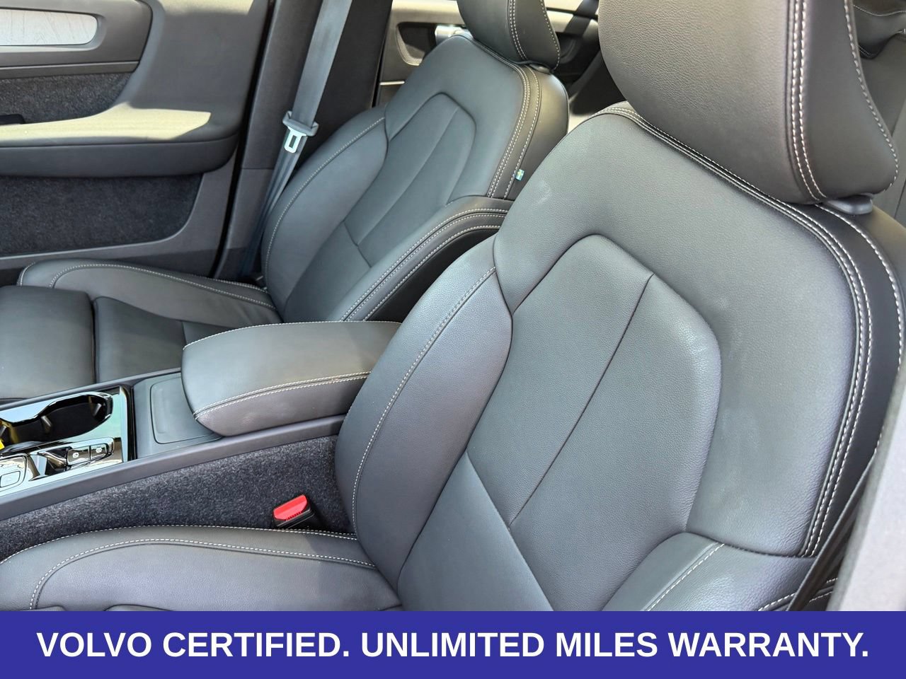 Certified 2026 Volvo XC40 B5 Plus AWD/4WD image 24