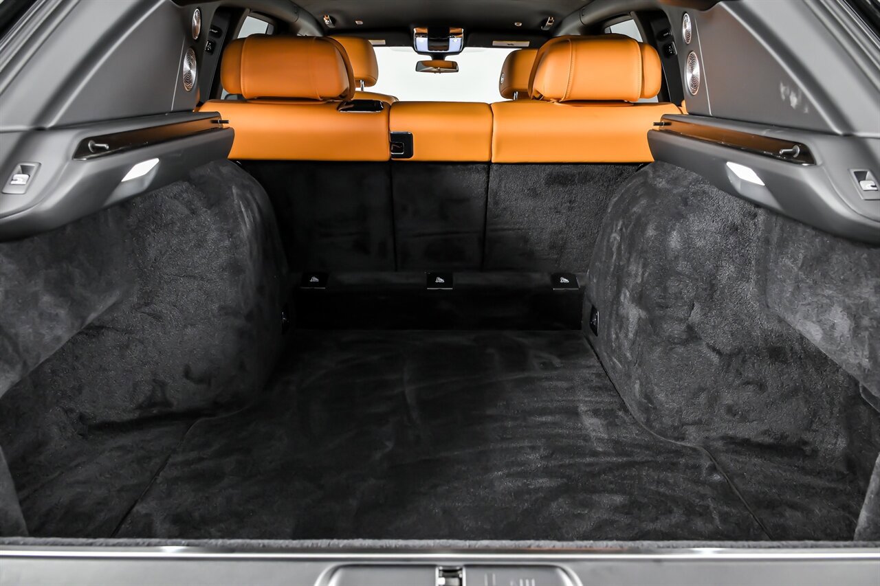 Used 2022 Rolls-Royce Cullinan w/ Dark Exterior Package AWD/4WD image 16
