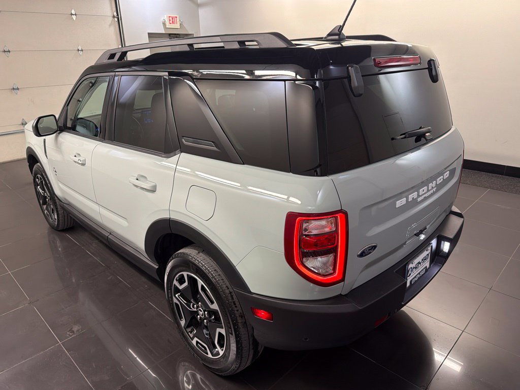 Used 2023 Ford Bronco Sport Outer Banks w/ Tech Package AWD/4WD image 4
