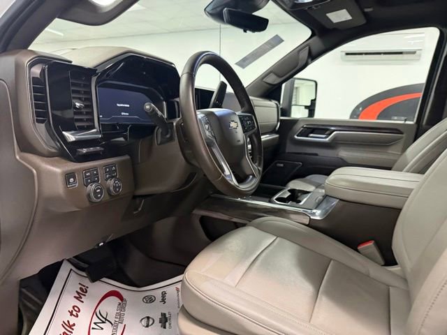 Used 2025 Chevrolet Silverado 2500 LTZ w/ LTZ Premium Package AWD/4WD image 11