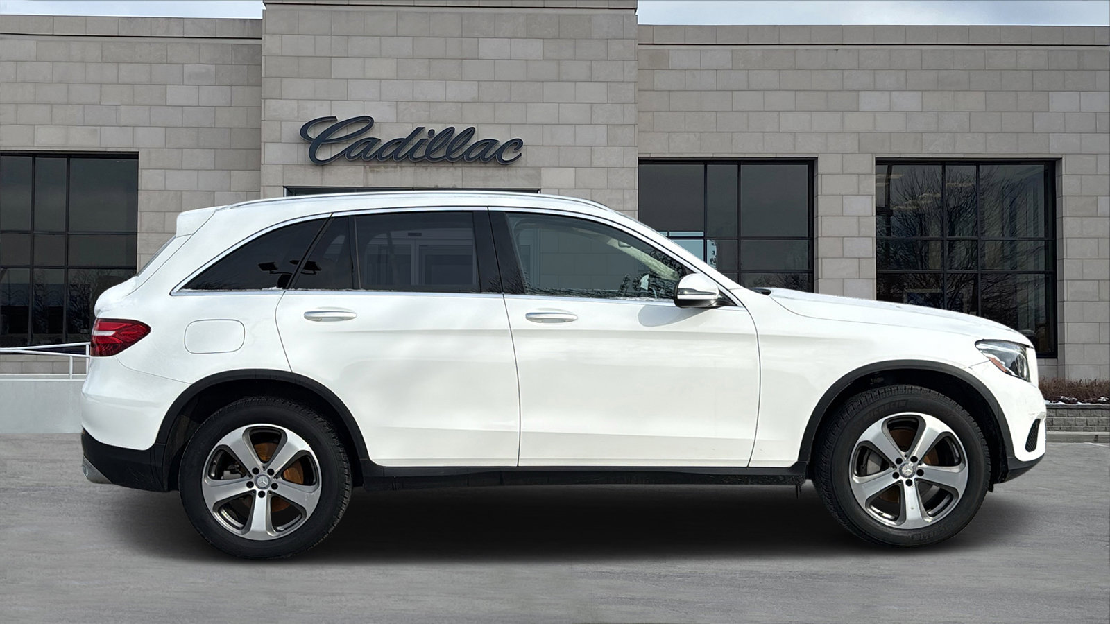 Used 2017 Mercedes-Benz GLC 300 4MATIC image 2