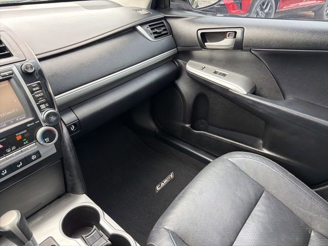 Used 2014 Toyota Camry SE w/ Moonroof Package FWD image 32
