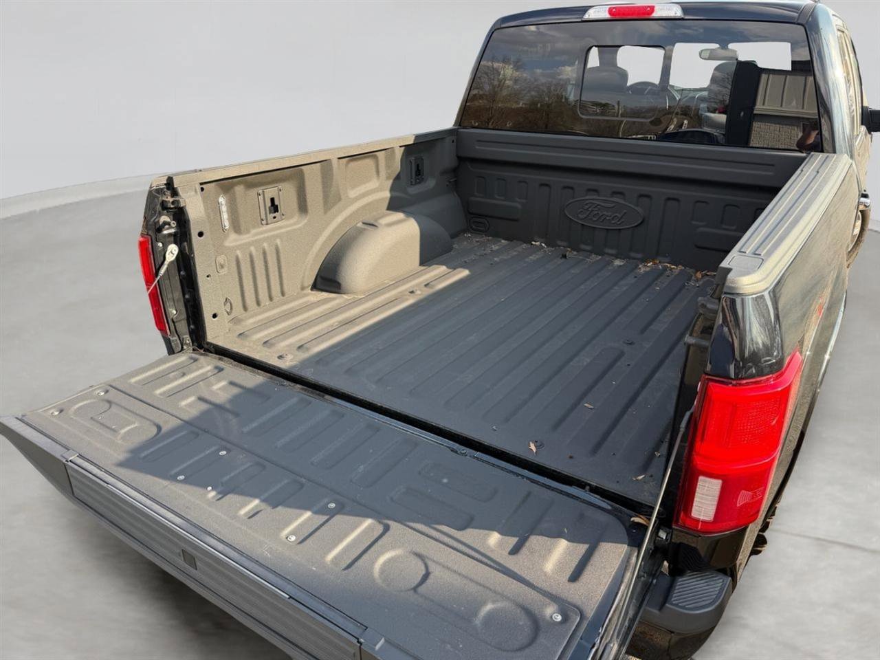 Used 2020 Ford F150 Platinum w/ Equipment Group 701A Luxury image 11