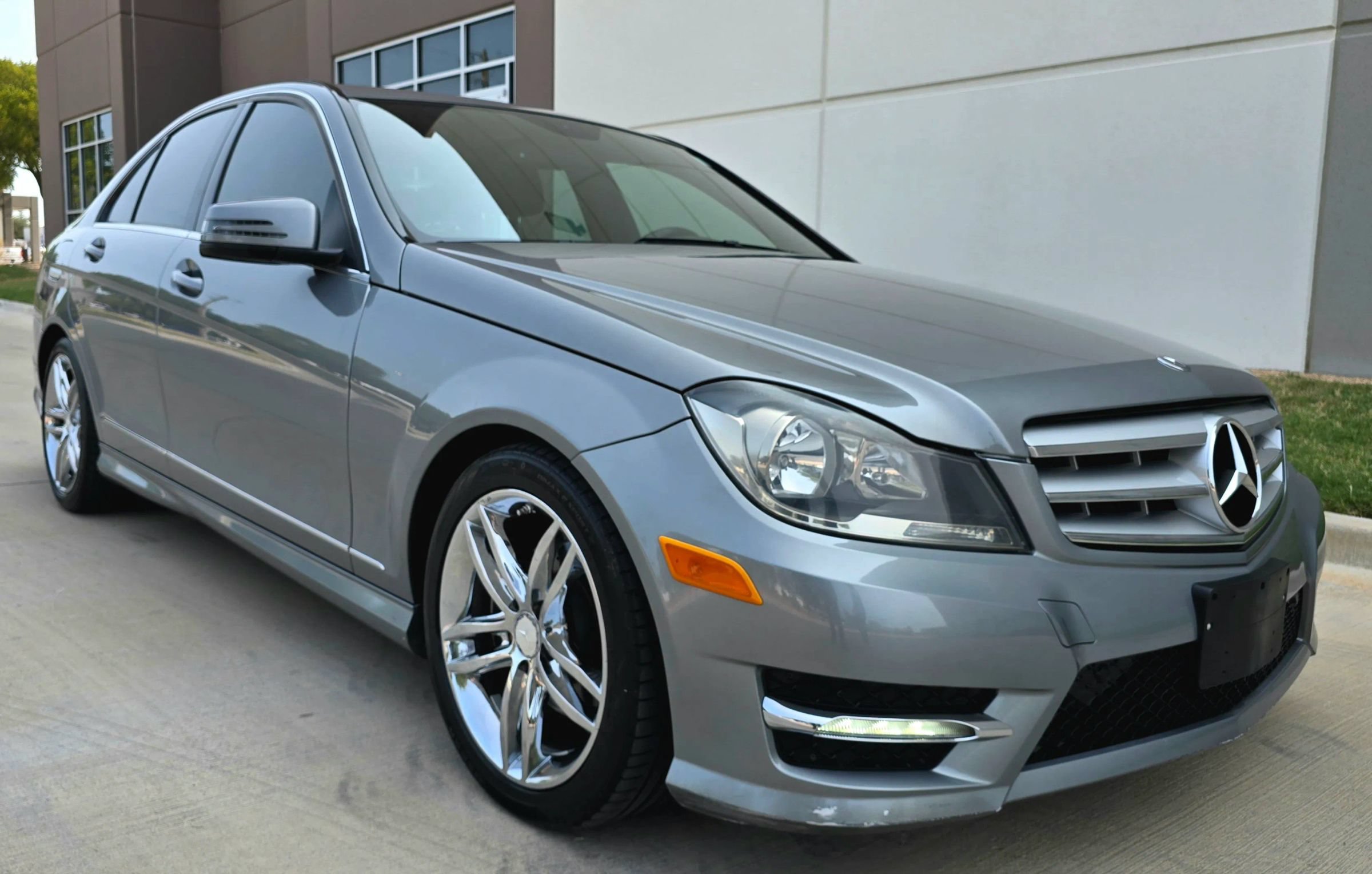 Used 2013 Mercedes-Benz C 250 Sedan image 4