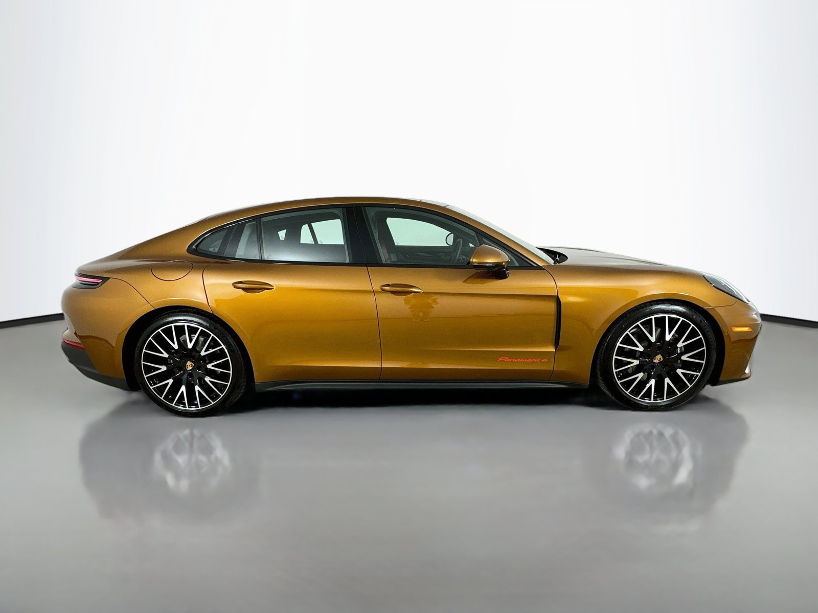 Used 2025 Porsche Panamera 4 w/ Premium Package AWD/4WD image 4