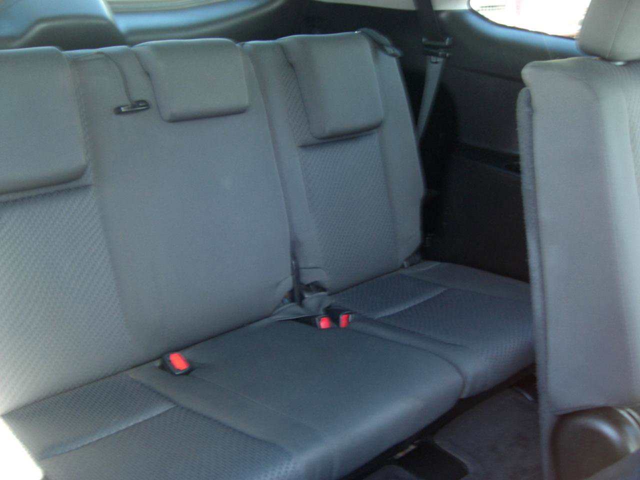 Used 2016 Toyota Highlander LE FWD image 18