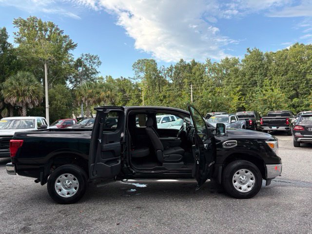 Used 2018 Nissan Titan SV AWD/4WD image 29