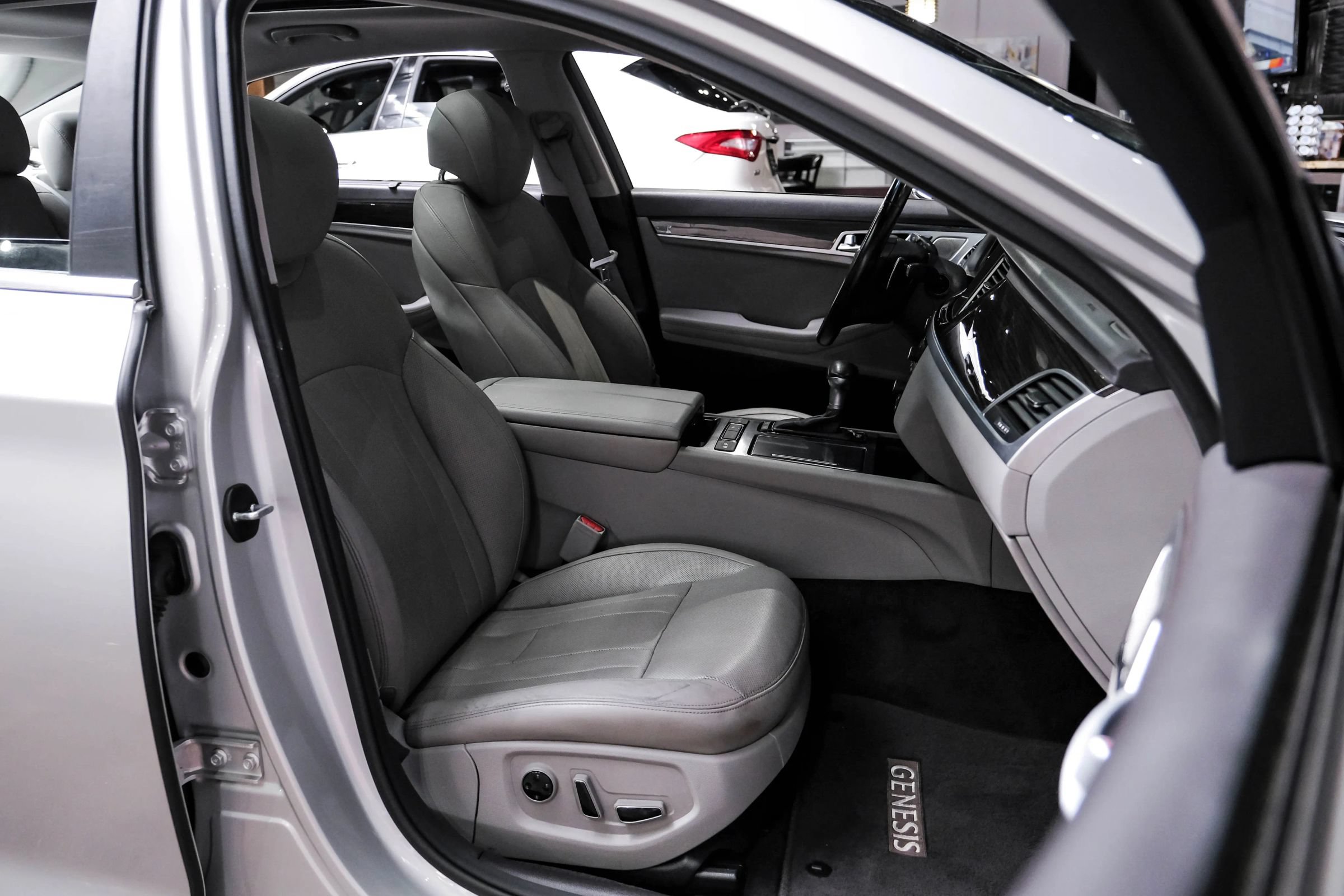 Used 2018 Genesis G80 3.8 w/ Option Group 02 RWD image 36