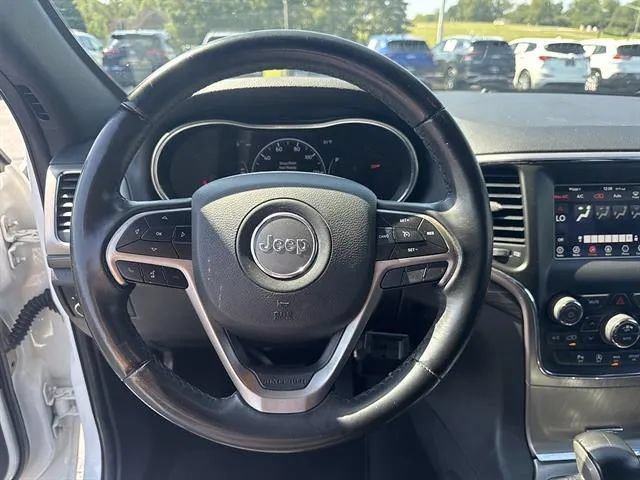 Used 2020 Jeep Grand Cherokee Laredo AWD/4WD image 9
