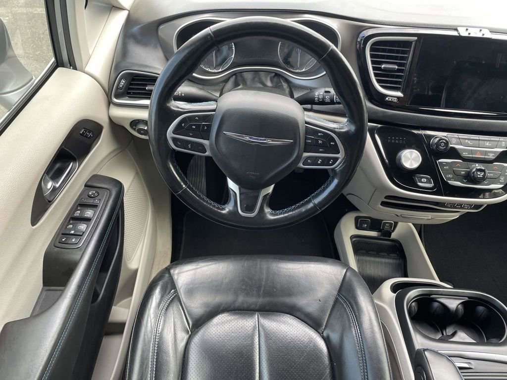 Certified 2021 Chrysler Pacifica Touring-L image 23