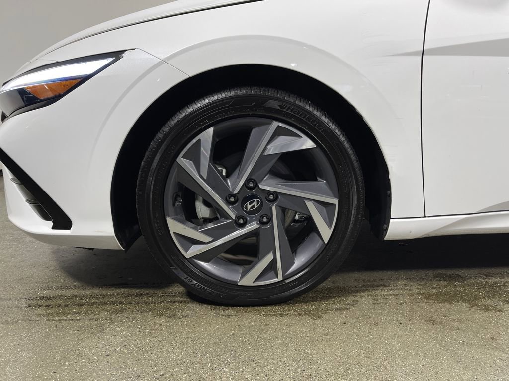 Certified 2025 Hyundai Elantra SEL image 11