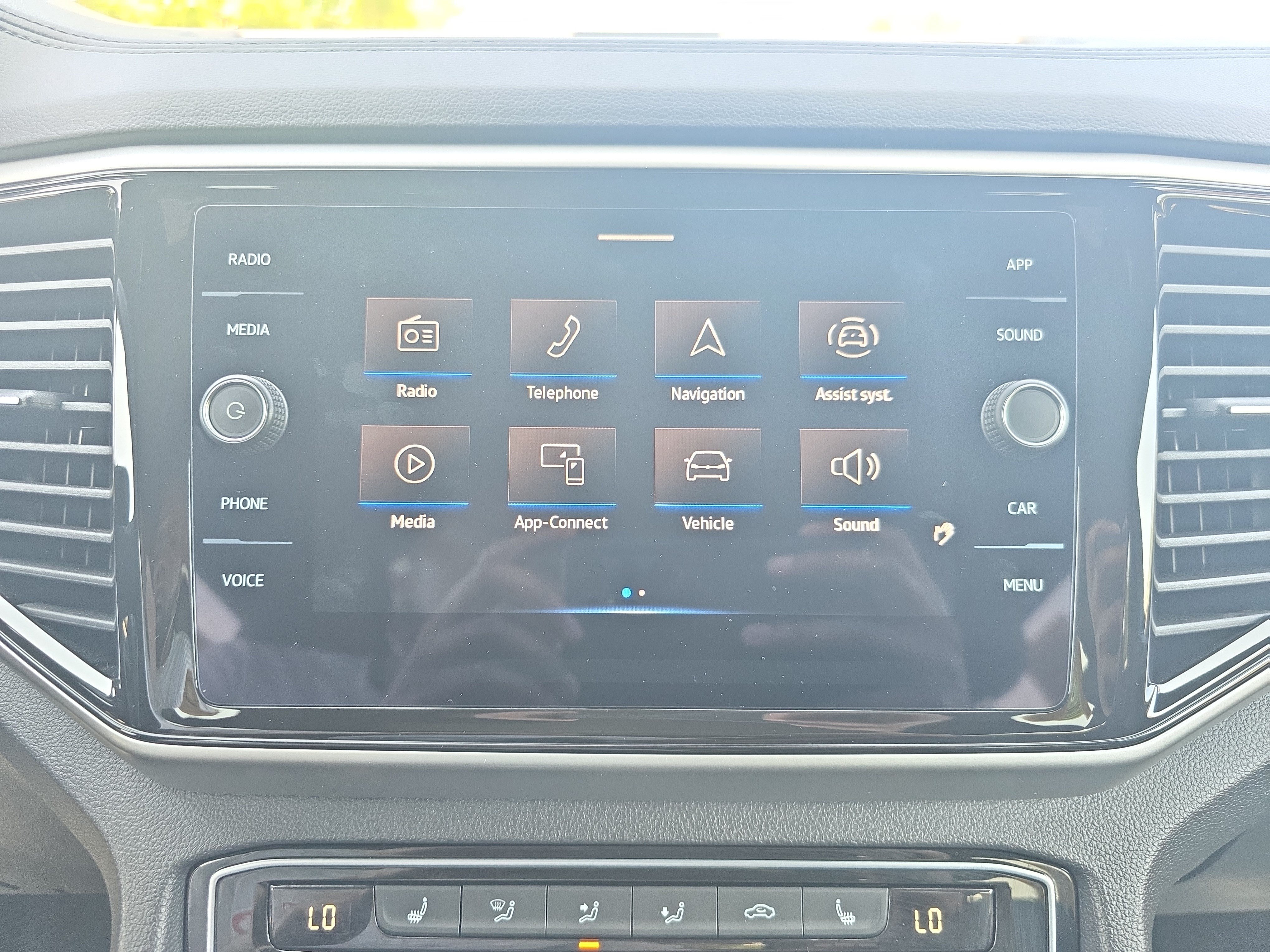 Used 2023 Volkswagen Atlas Cross Sport SE w/ Panoramic Sunroof Package FWD image 21