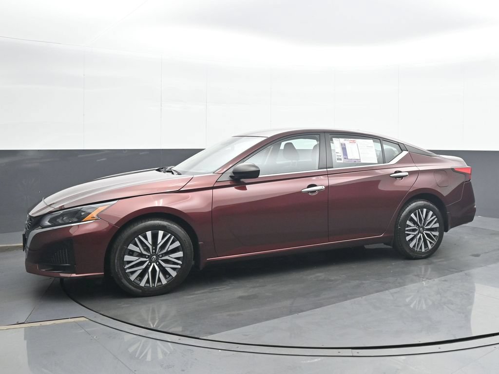 Used 2024 Nissan Altima 2.5 SV AWD/4WD image 2