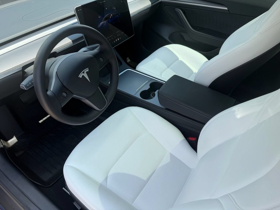 Used 2023 Tesla Model 3 Standard Range RWD image 2