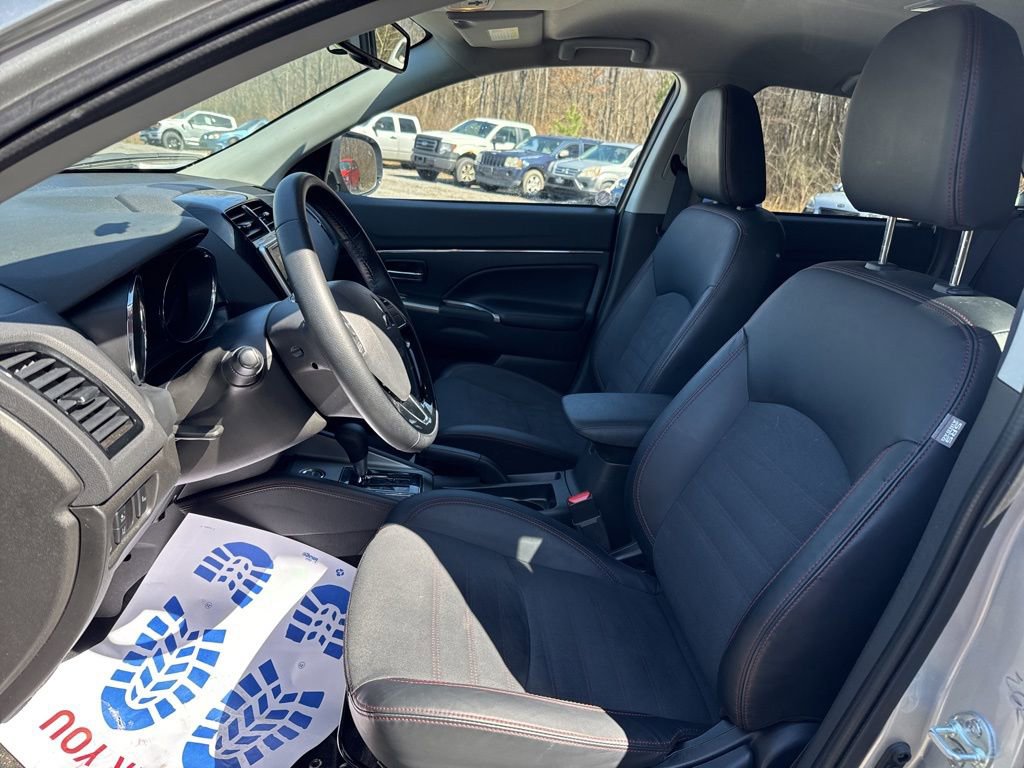 Used 2025 Mitsubishi Outlander Sport AWD image 14