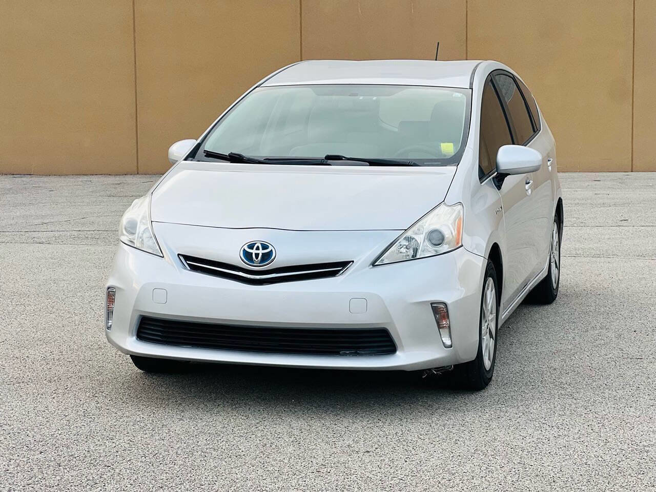 Used 2012 Toyota Prius V Three FWD image 3