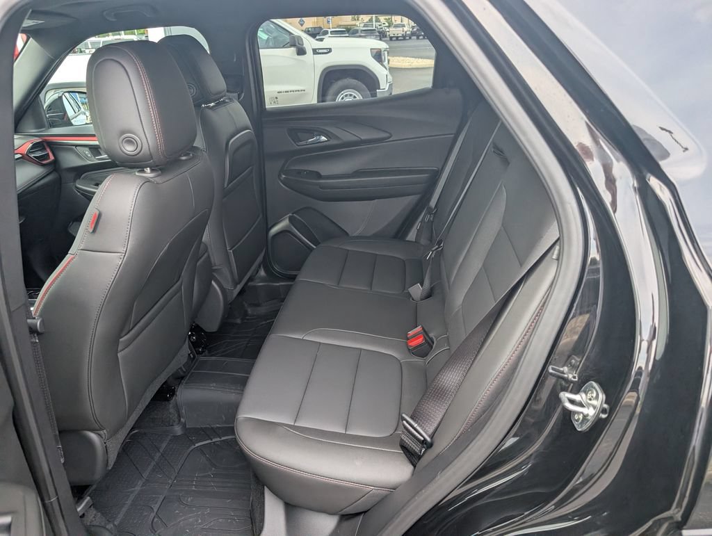 Used 2025 Chevrolet TrailBlazer RS w/ Convenience Package AWD/4WD image 9