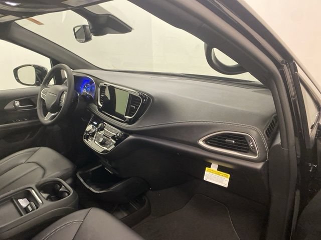 New 2027 Chrysler Pacifica Select FWD image 25
