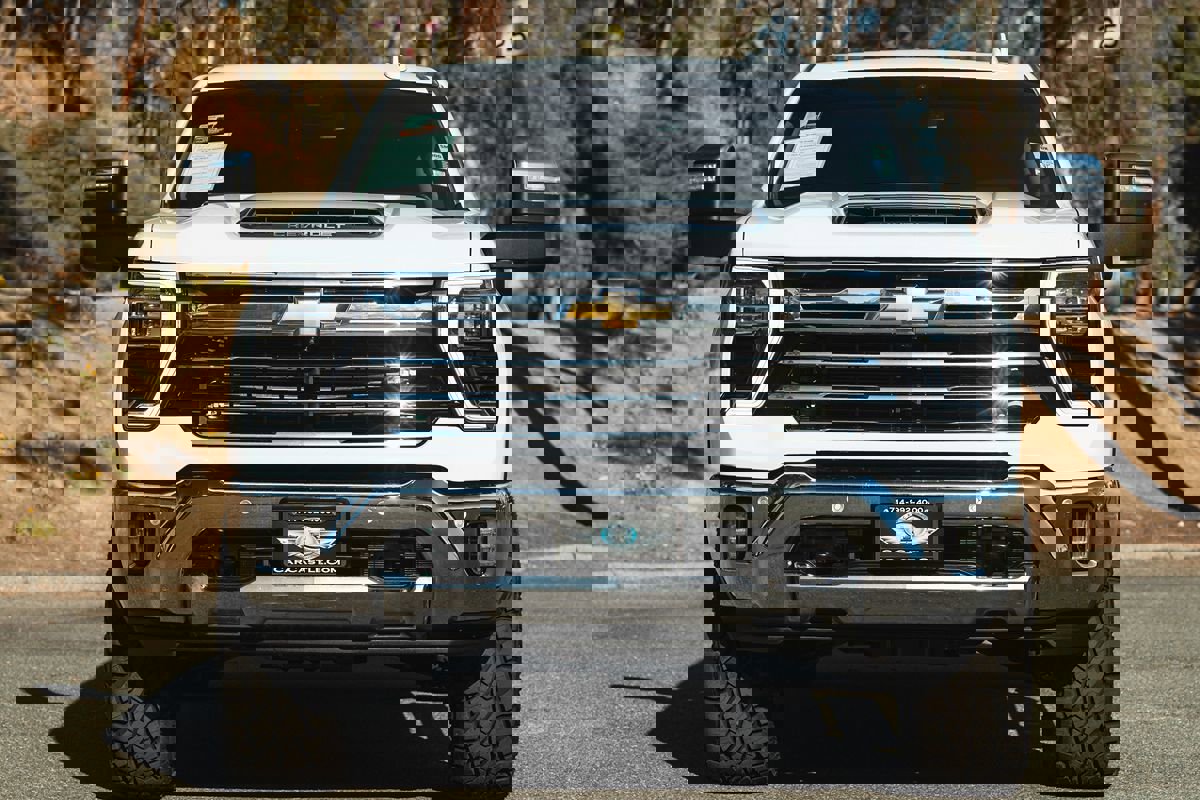 Used 2024 Chevrolet Silverado 2500 LTZ w/ LTZ Convenience Package image 6