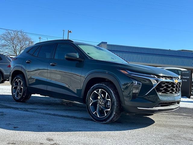 Used 2025 Chevrolet Trax LT w/ Sunroof Package image 9