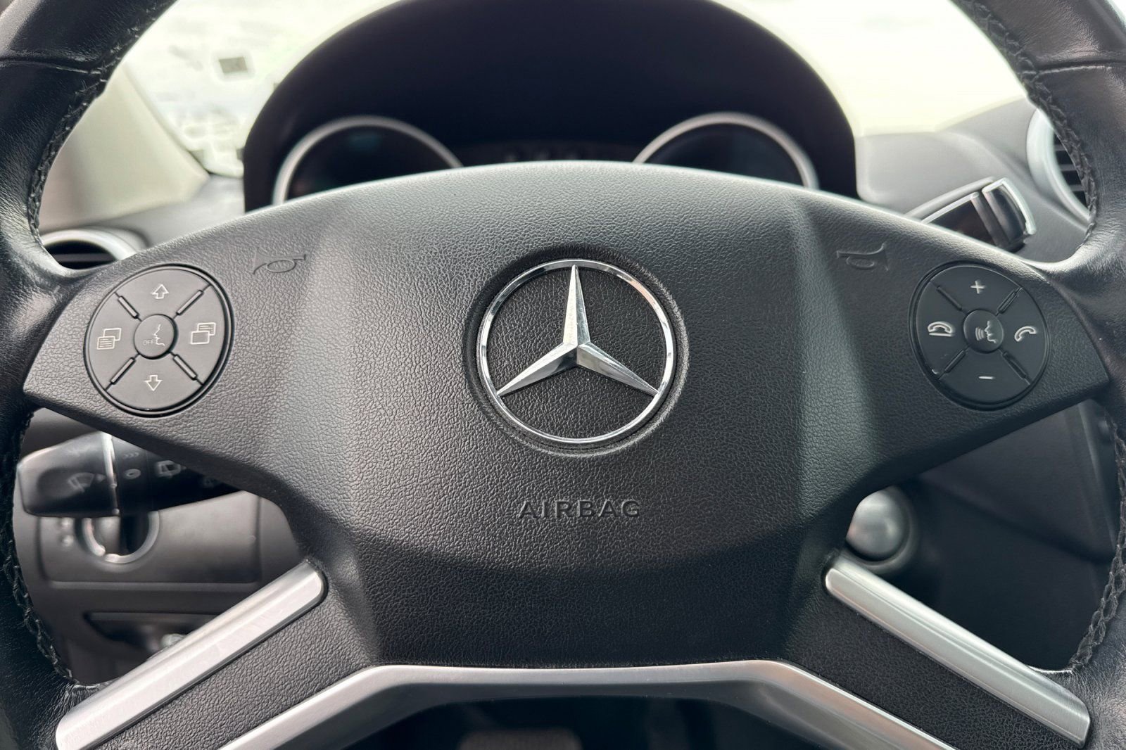 Used 2010 Mercedes-Benz ML 550 4MATIC image 20