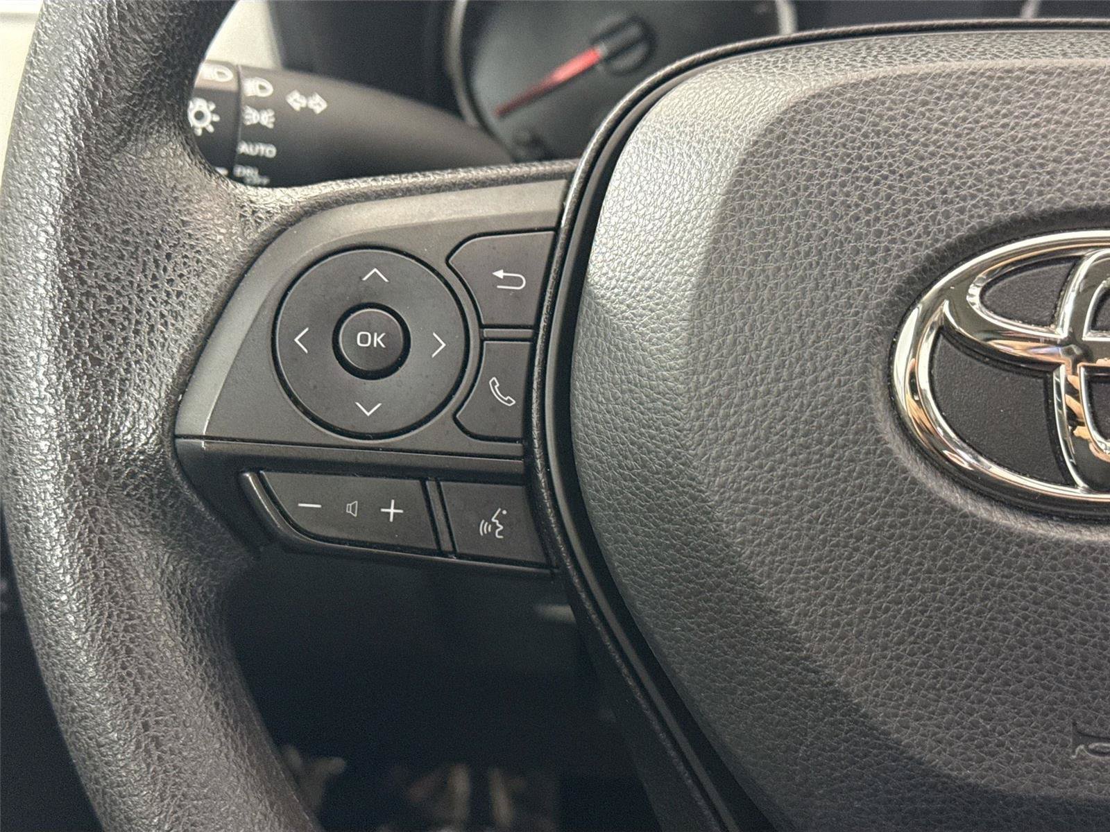Used 2022 Toyota RAV4 XLE FWD image 16