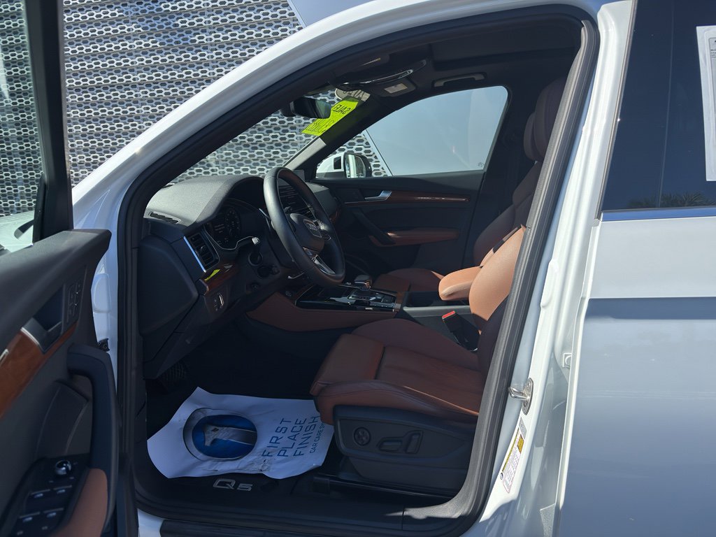 Used 2023 Audi Q5 e Premium Plus w/ Premium Plus Package image 15