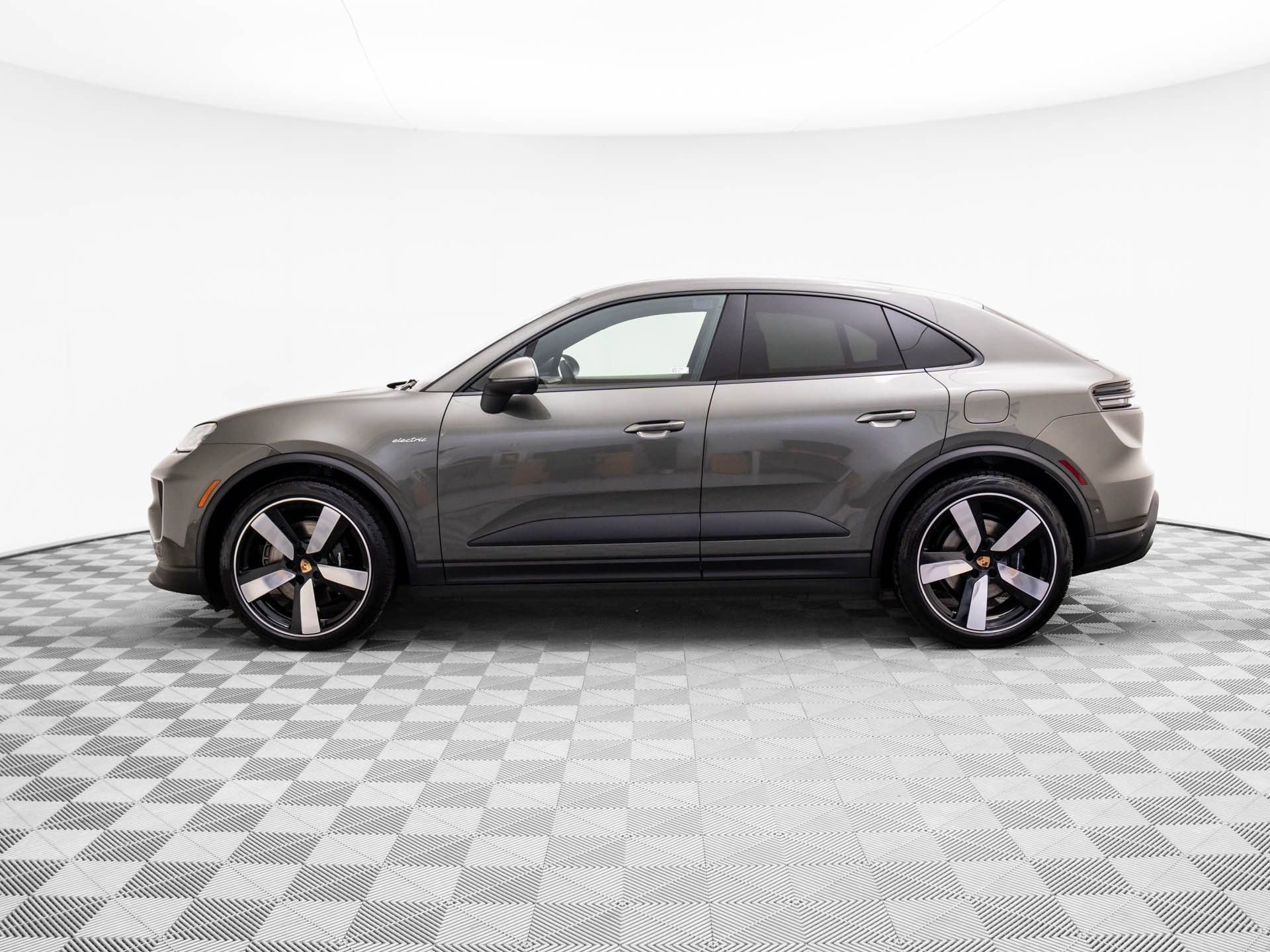 New 2025 Porsche Macan 4S Electric image 2