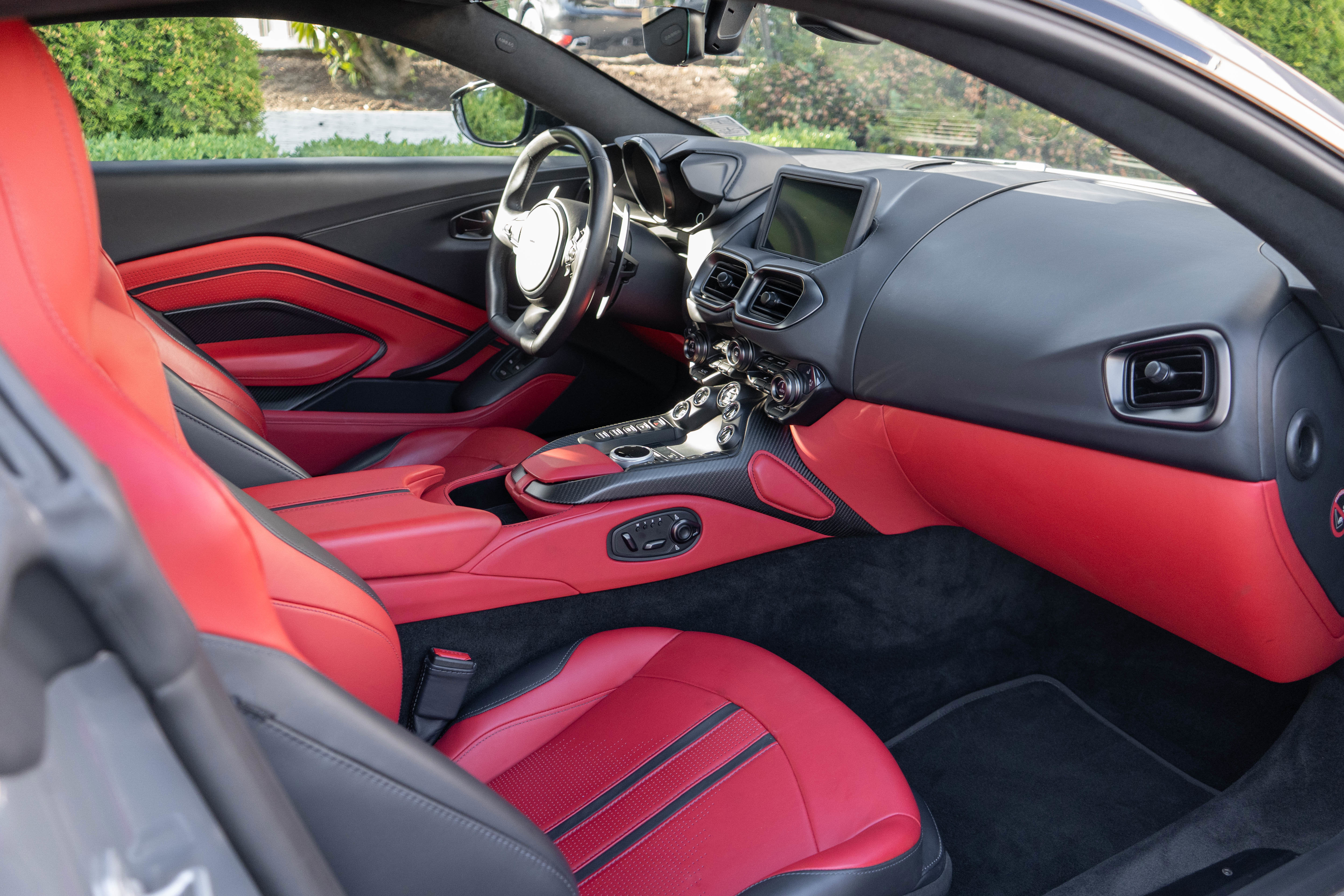 Used 2023 Aston Martin V8 Vantage Coupe image 28