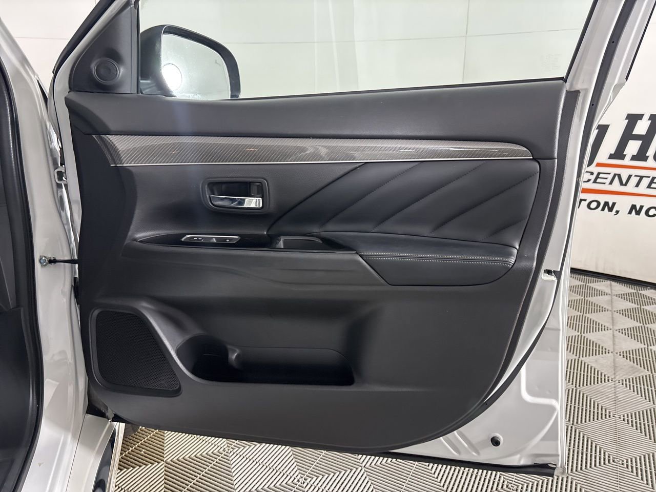 Used 2020 Mitsubishi Outlander SEL image 23