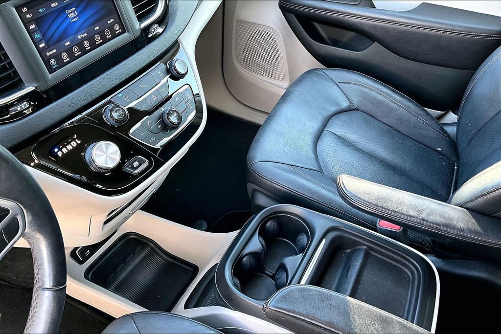 Used 2018 Chrysler Pacifica Touring-L image 11